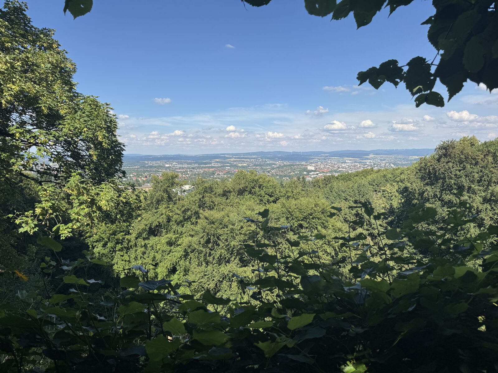 Weiter Blick über Kassel vom Bergpark aus